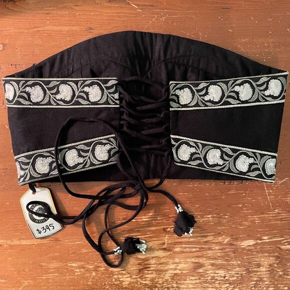 Rosewater House Carnation Embroidered Crop Top - Black & White - NWT - Picture 4 of 8